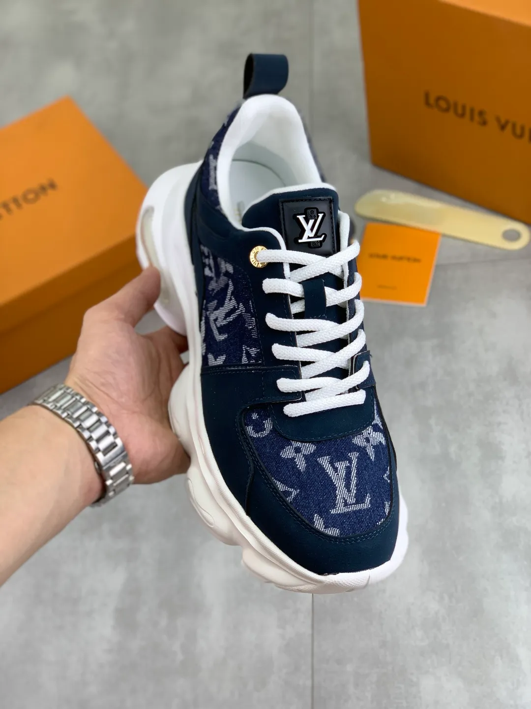 Men's men's shoes💰P440💰[New model]🆘[Louis Vuitton] LV official website latest model🎁casual and fashionable men's shoes👟hot style💥simple and elegant style, exclusive for trendy men. Unique official website latest brand elements👑original decoration, fashionable and generous, the fabric is made of original calfskin➕comfortable and breathable mesh lining➕pig skin lining ✅The official website specifies wear-resistant casual outsole, the classic model is taken in real life🎬Color: 5️⃣colors available😍Number of codes: 38-44 (45 46 customized)